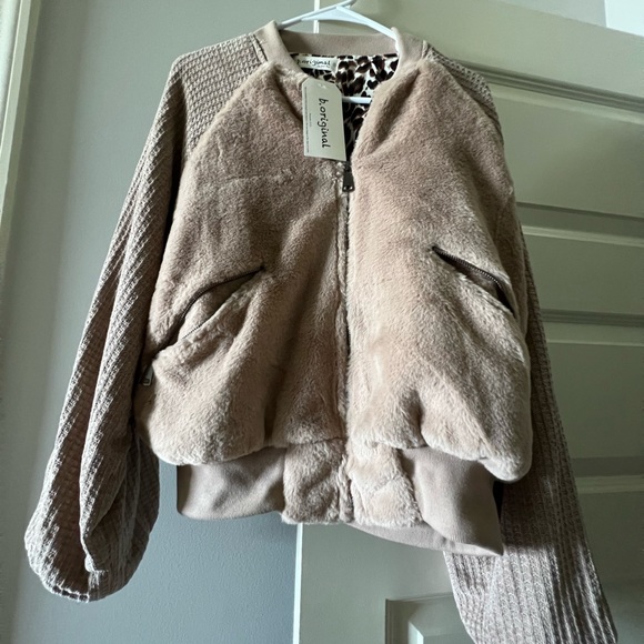 Boutique b.original faux fur waffle sleeve jacket. Large - Picture 1 of 3